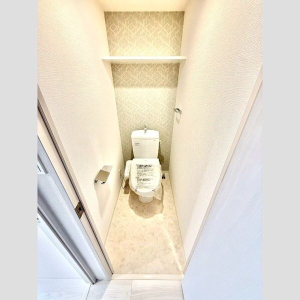 トイレ　（シャワー付き）