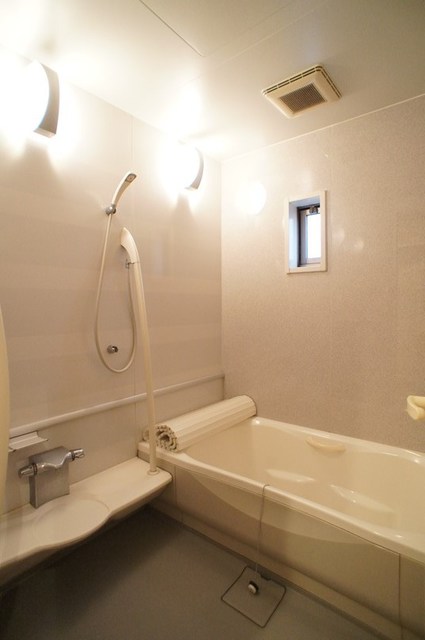 バス・シャワールーム　足を伸ばしてゆったりとご入浴頂けます♪