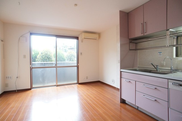 居室・リビング　採光と通風に優れた、開放感溢れるリビングダイニング♪