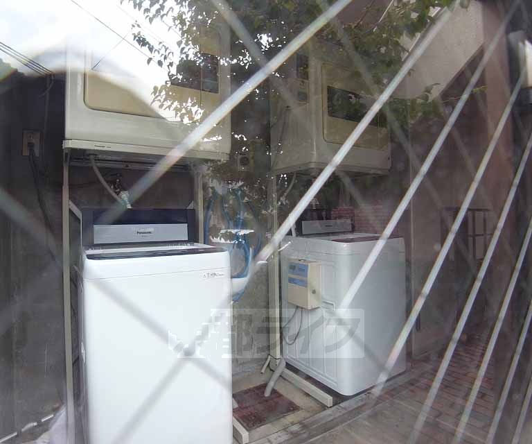 その他　共用のコインランドリー