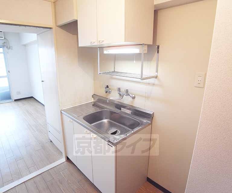 キッチン　１口ガスコンロ設置可能。広めのシンクが特徴です・