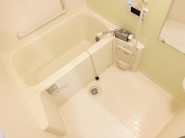 バス・シャワールーム　浴室乾燥機、追い焚き機能付きバス！