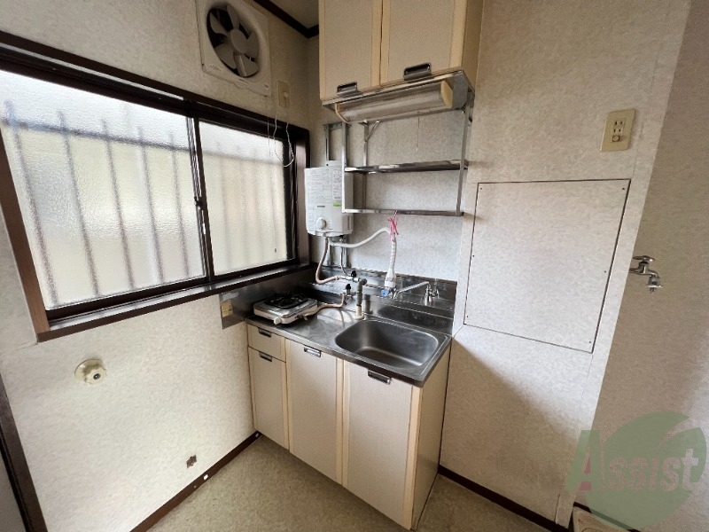 キッチン　キッチンはこちら。一人暮らしにはちょうどいいサイズ。