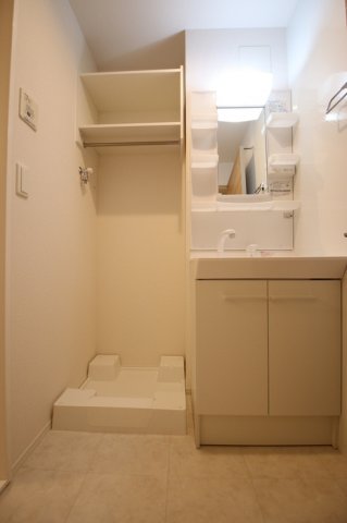 洗面設備　スペースが確保できる洗面所です