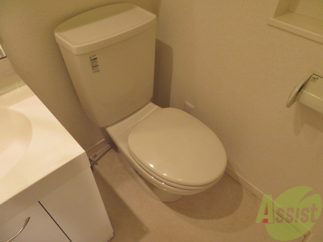トイレ　シンプルなトイレです。問題なくお使いいただけます。