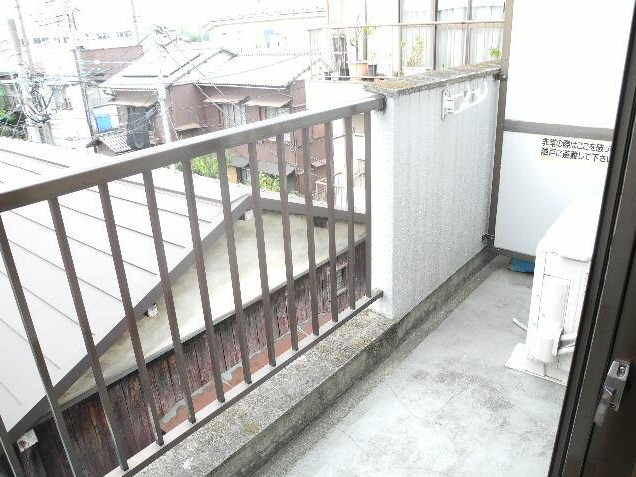 バルコニー　陽当たり良好なバルコニーです