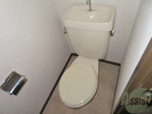 トイレ　こちらがトイレです嬉しいウォシュレット付きですよ。