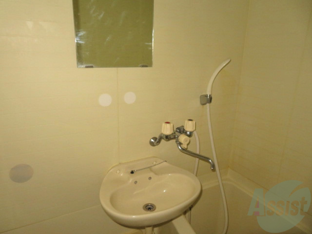 洗面設備　コンパクトな洗面台朝の支度は助かりますね。