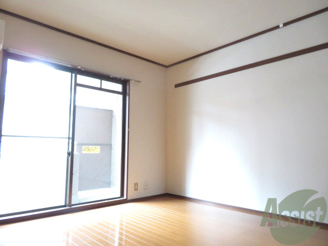 居室・リビング　こちらが８帖フローリングのお部屋になります。