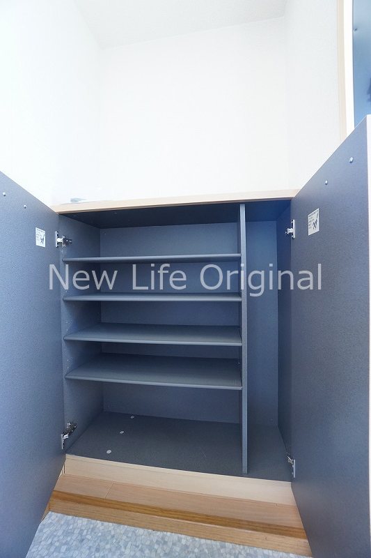 その他設備　上部に小物などが置けるシューズボックスです☆