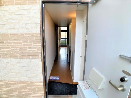 エントランス　設備・仕様は号室により異なる為、現況を優先致します。