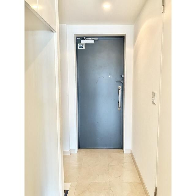 玄関　収納もある玄関です