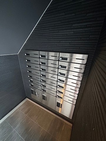 建物外観　便利な宅配ボックス完備♪