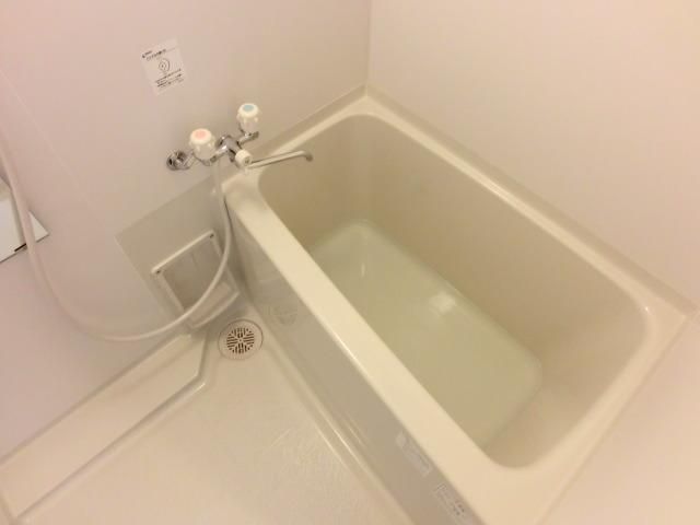 バス・シャワールーム　雨の日にも安心の浴室乾燥機