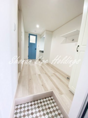 玄関　大型シューズボックス付き・広々玄関