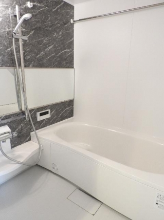 バス・シャワールーム　落ち着いた空間のお風呂です