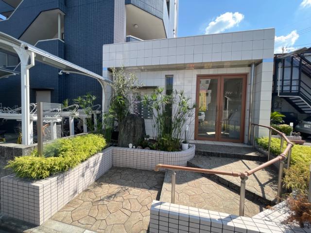 エントランス　外観写真（昼）