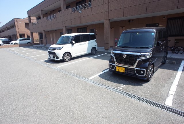 駐車場　駐車場