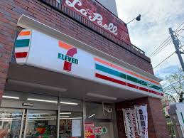 コンビニ　セブンイレブン調布仙川駅南店（コンビニ）まで105m