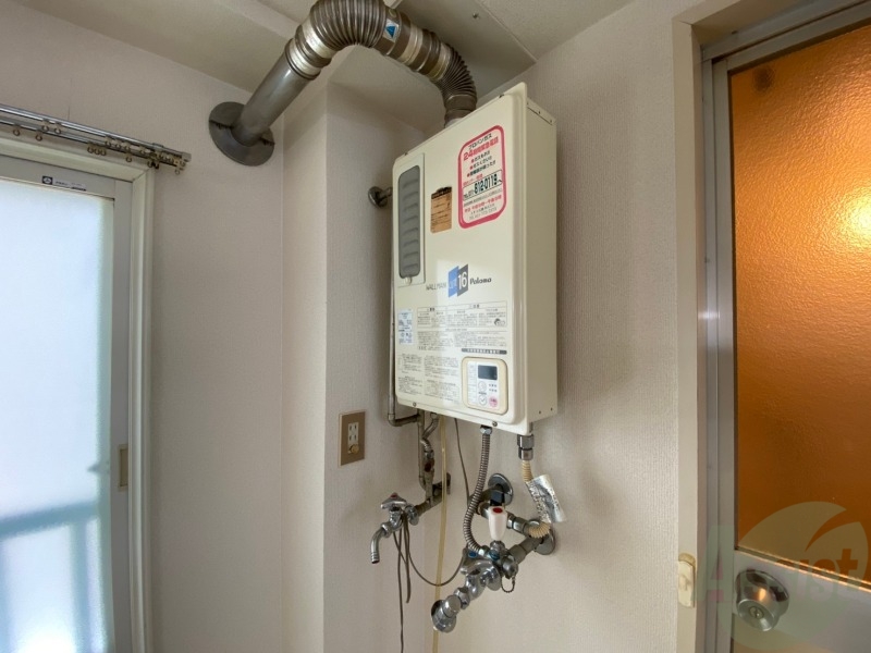 その他設備　ガス給湯器です。操作しやすいパネルになってます。