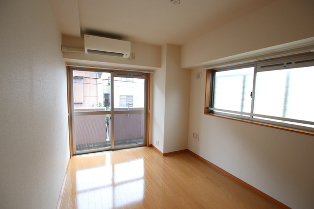 1K Mansion in Nishi-ku, Yokohama, Kanagawa — photo 3 of 3