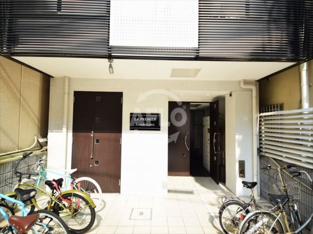 エントランス　ラ・プレミア桜川