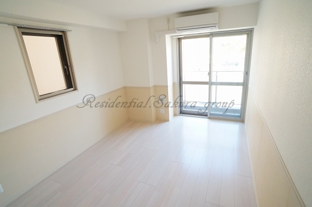 居室・リビング　こちらのリビングで趣味の時間をお楽しみください♪