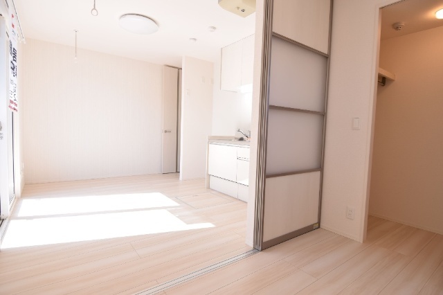 居室・リビング　同物件別室のイメージ写真を掲載しています