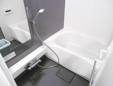 バス・シャワールーム　浴室乾燥機付♪