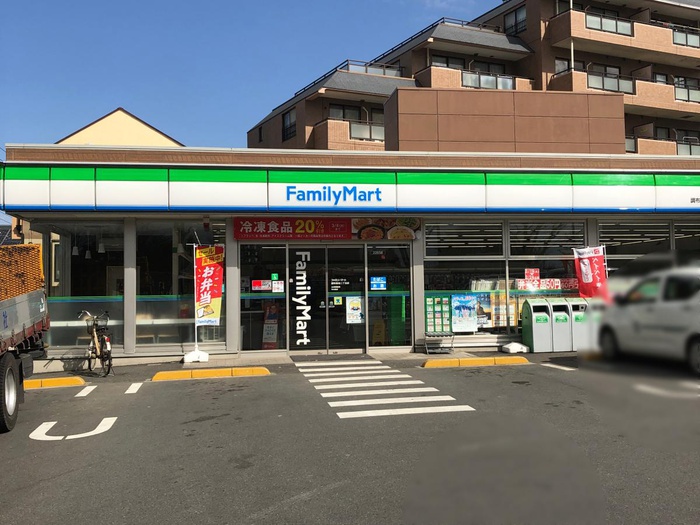 コンビニ　ファミリーマート（コンビニ）まで850m