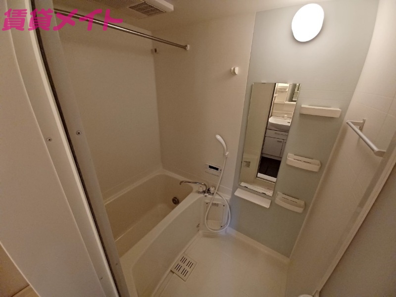 バス・シャワールーム　反転タイプ参考写真