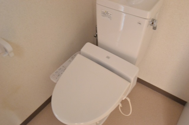 トイレ　ウォシュレット付きです。