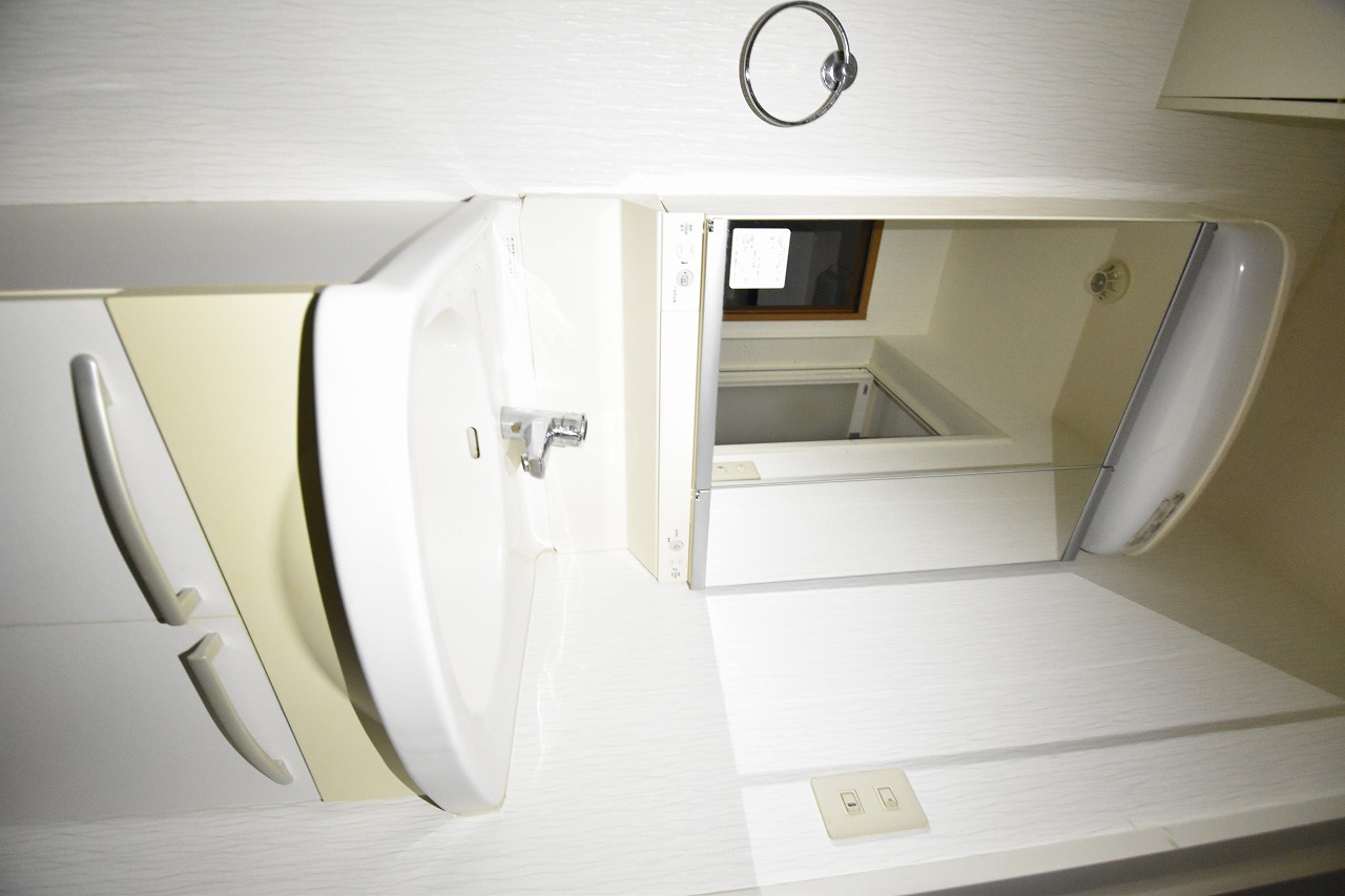 バス・シャワールーム　独立洗面台あります。