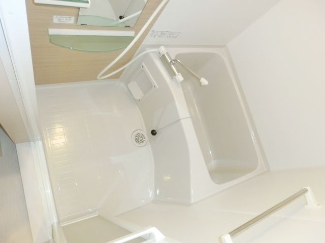 バス・シャワールーム　浴室乾燥機付きのバス。