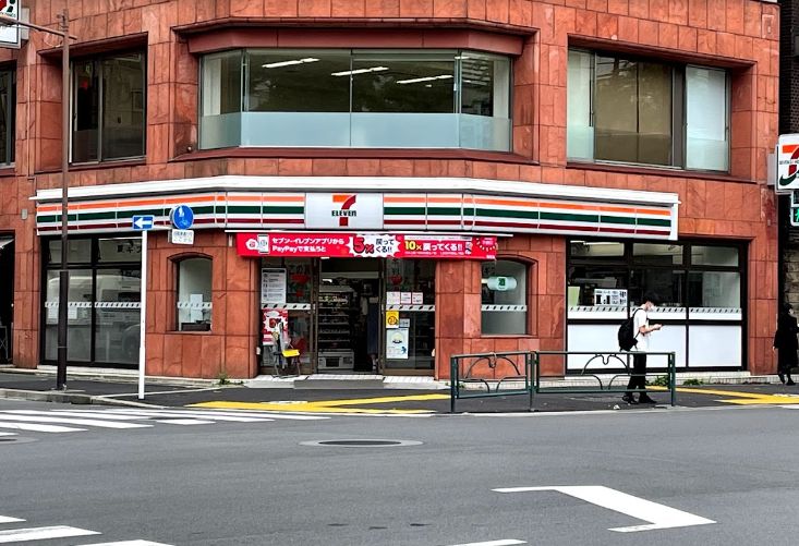 コンビニ　セブンイレブン神田神保町1丁目店（コンビニ）まで117m