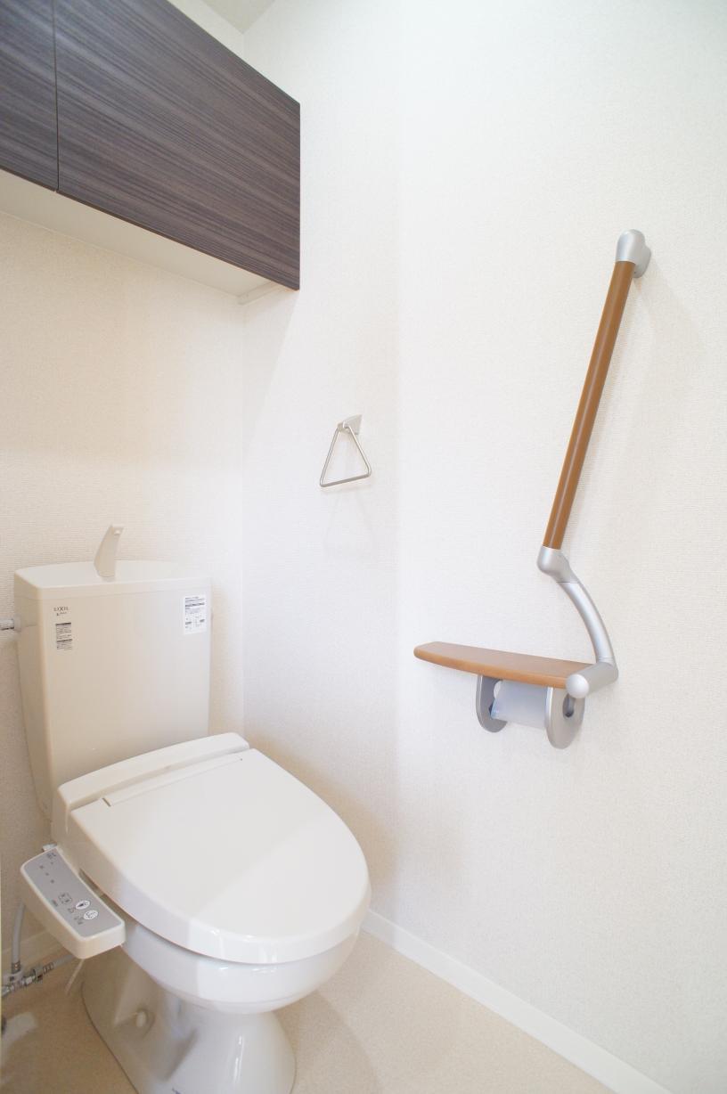 トイレ　温水洗浄暖房便座付トイレ