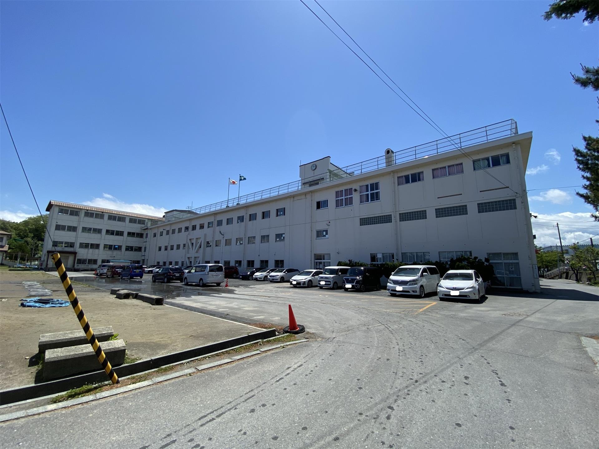 中学校　八戸市立第一中学校（中学校）まで1303m