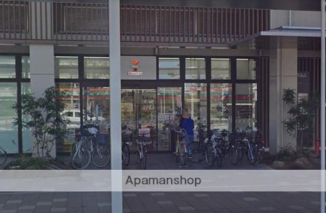 コンビニ　セブンイレブン（コンビニ）まで960m