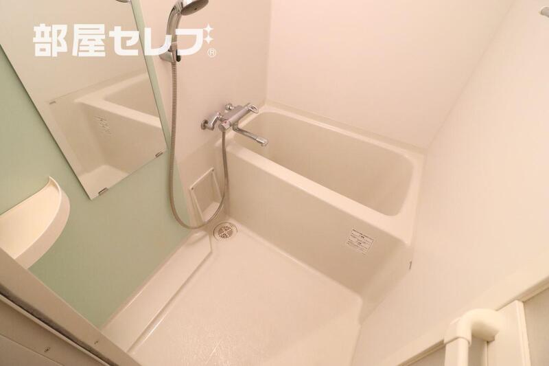 バス・シャワールーム　清潔感のあるお風呂です