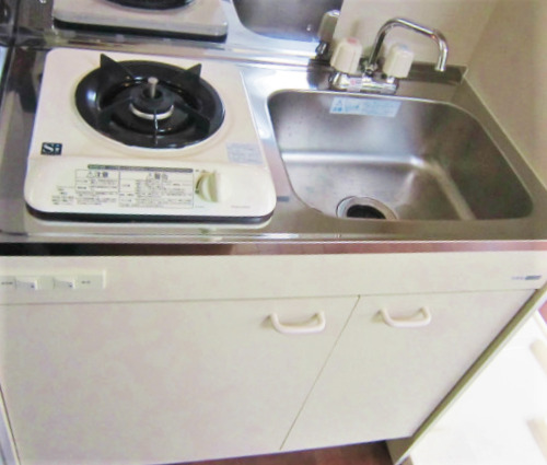 キッチン　コンパクトなキッチンで掃除もラクラク