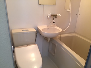 バス・シャワールーム　落ち着いた空間のお風呂です