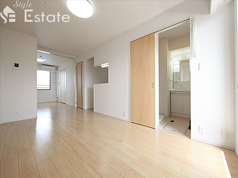 居室・リビング　カウンターキッチン　照明器具付き