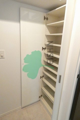 玄関　下駄箱もしっかりついてます！