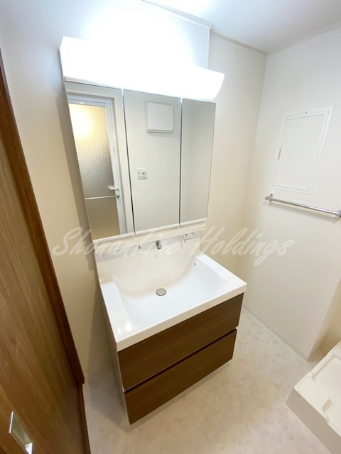 洗面設備　三面鏡洗面台♪