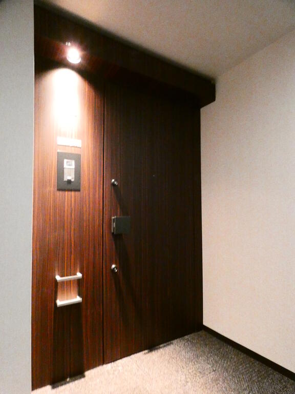 玄関　※別部屋の参考写真です。