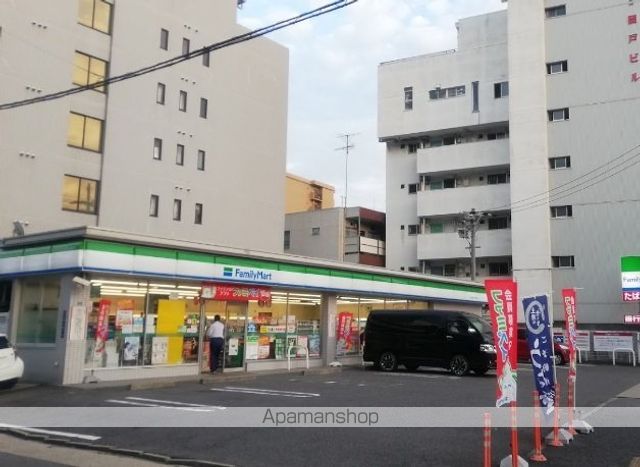 コンビニ　ファミリーマート（コンビニ）まで515m