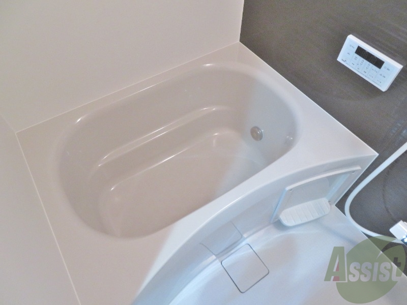 バス・シャワールーム　浴室は綺麗で追い焚きも付いて気持ちよくお過ごしいただけます。