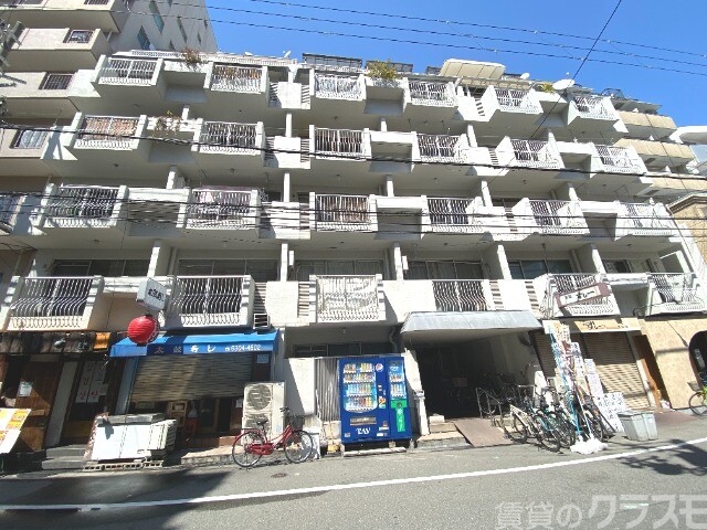 建物外観　駅から徒歩４分という近さ！