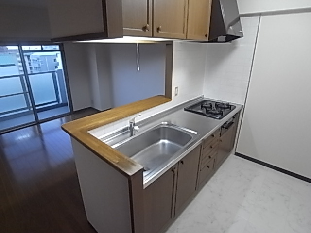 キッチン　カウンターキッチンのシステムキッチン