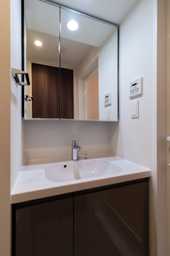 洗面設備　身支度に欠かせない独立洗面台♪